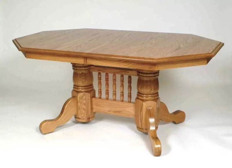 Pedestal dining table in oak