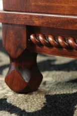 Rope moulding detail