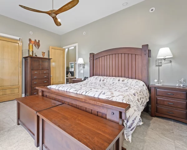Picture of Muskegon Bedroom Set, reviewed by Evelyne